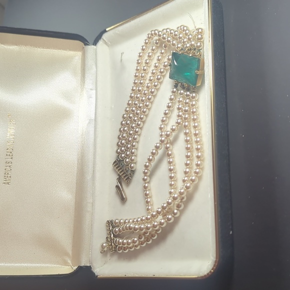 Very Vintage Elegant Pearl and Green Glass Stone Necklace - Picture 6 of 7